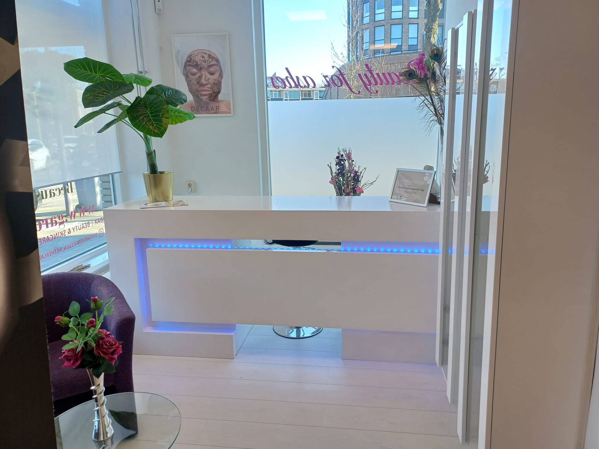 Receptie en wachtruimte van de salon